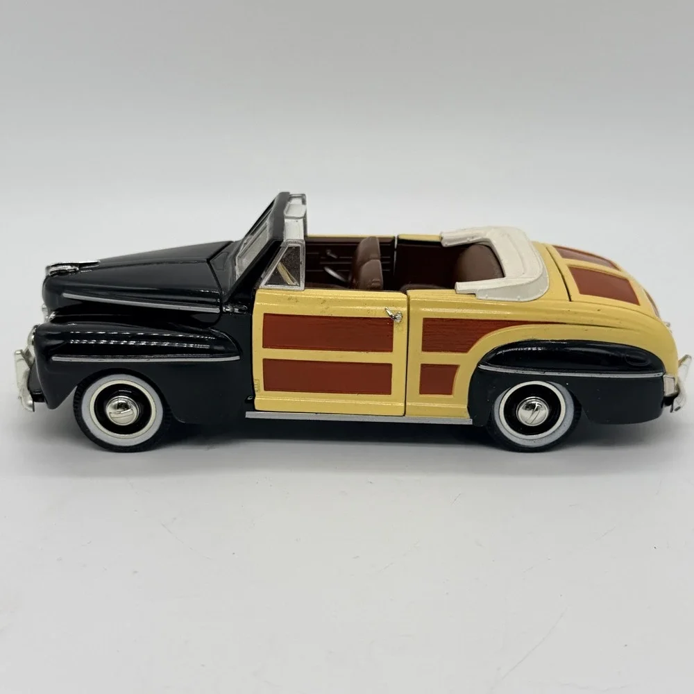 Arko 1946 Ford Sportsman Super Deluxe Convertible Diecast Toy Car 1:32 Scale